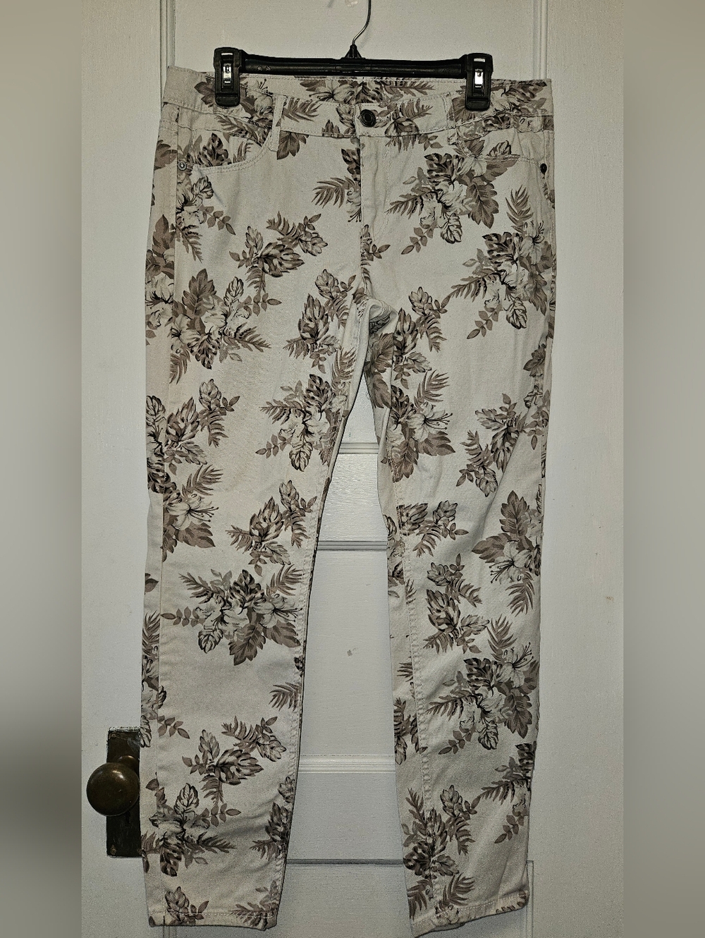 Metaphor Beige Floral-Print Pants 12